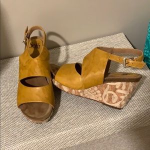 Mustard Sofft Summer wedges 8.5 M!